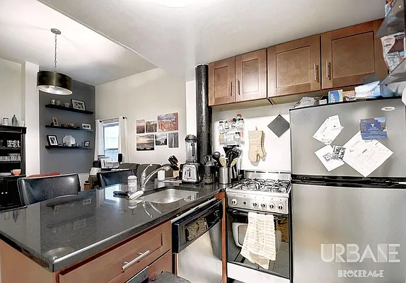 Rented by Urbane Brokerage | media 21