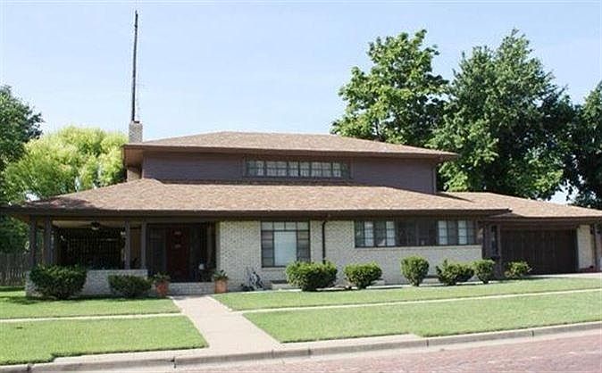 Front view of home