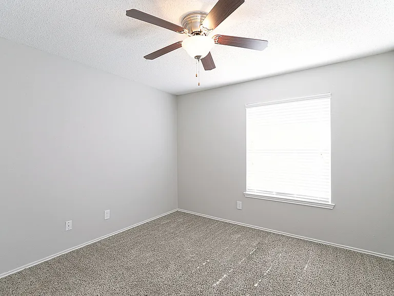 City Crest Apartments — Photo 60