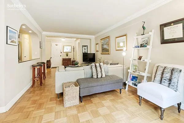 Sold by Sotheby's International Realty | media 11