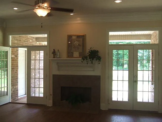 4 bed, 2384 sqft, $2,500 — Photo 3