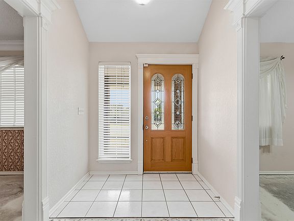 3rd image of 802 Forest Ln