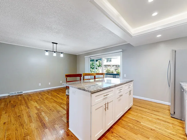 2946 S Moline Pl — Photo 7