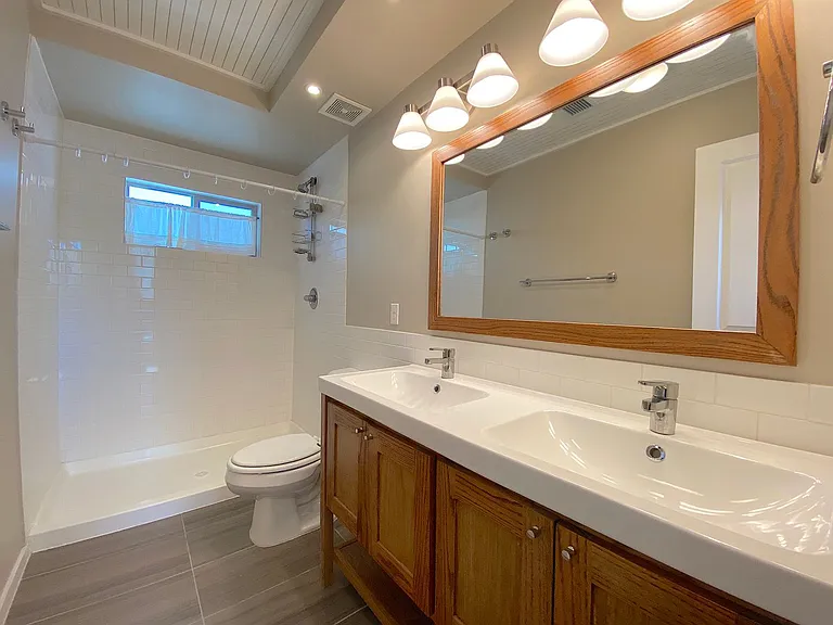 4004 Camelot Hts #B — Photo 29