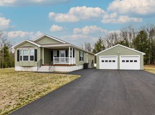 102 Topaz Ter, Gardner, MA 01440