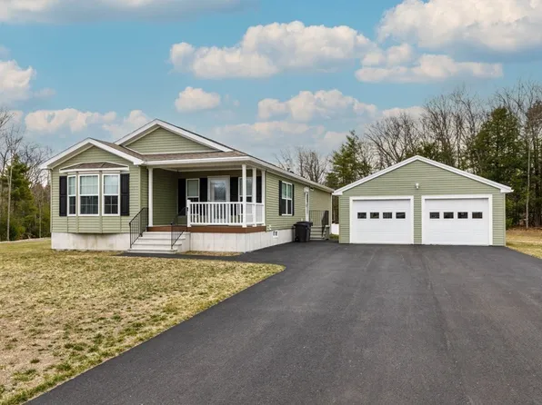 102 Topaz Ter, Gardner, MA 01440