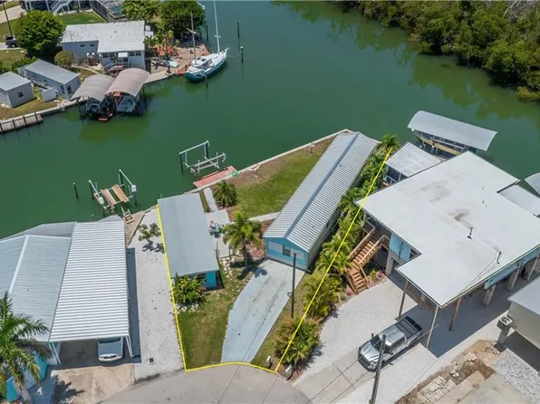 3965 Phoenix DR, ST. JAMES CITY, FL 33956