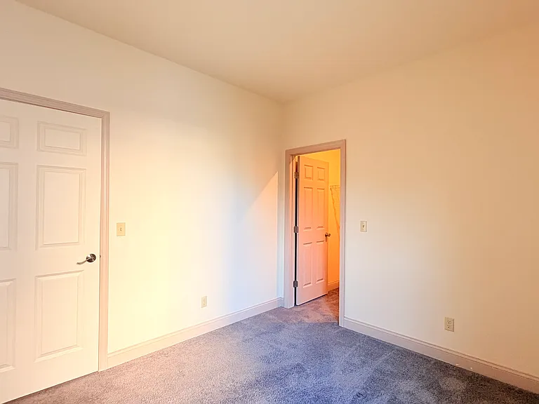 191 College St #208 — Photo 12