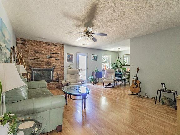 3rd image of 14587 Dogwood Dr #2161