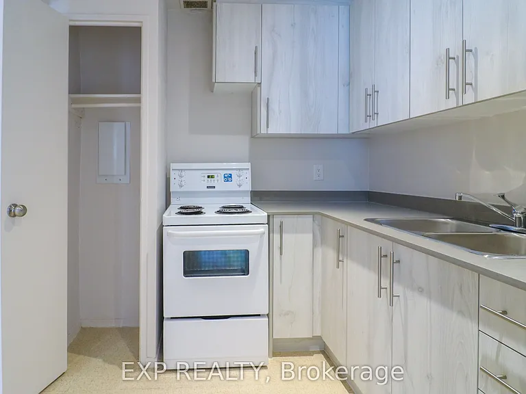 84 2nd St #207 — Photo 3