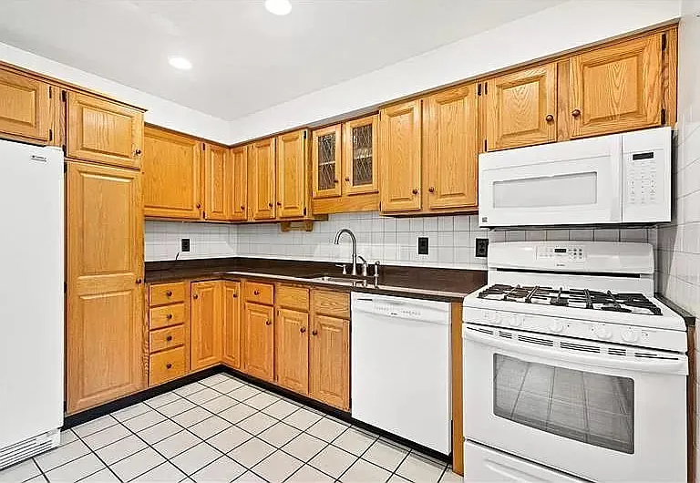 8811 Breezewood Dr — Photo 18