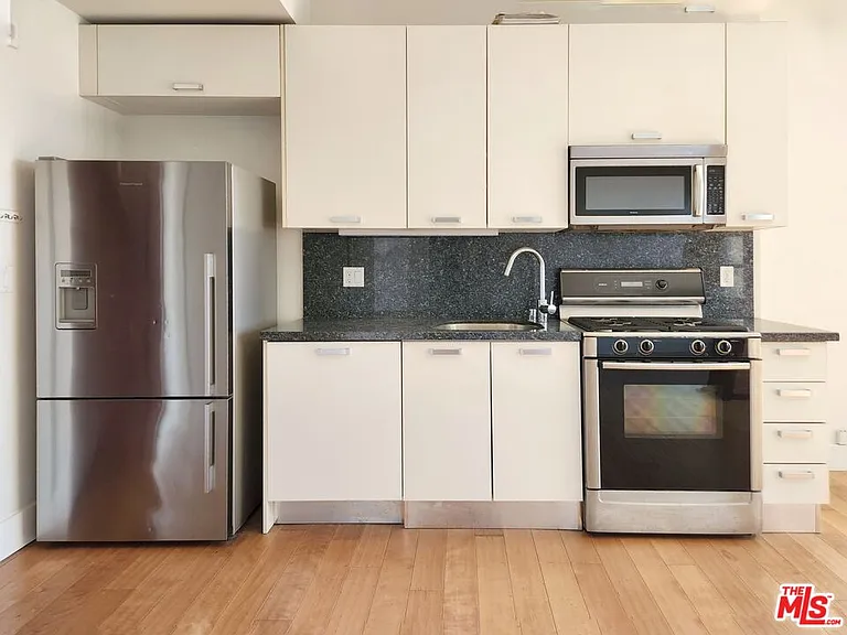 460 S Spring St #908 — Photo 9