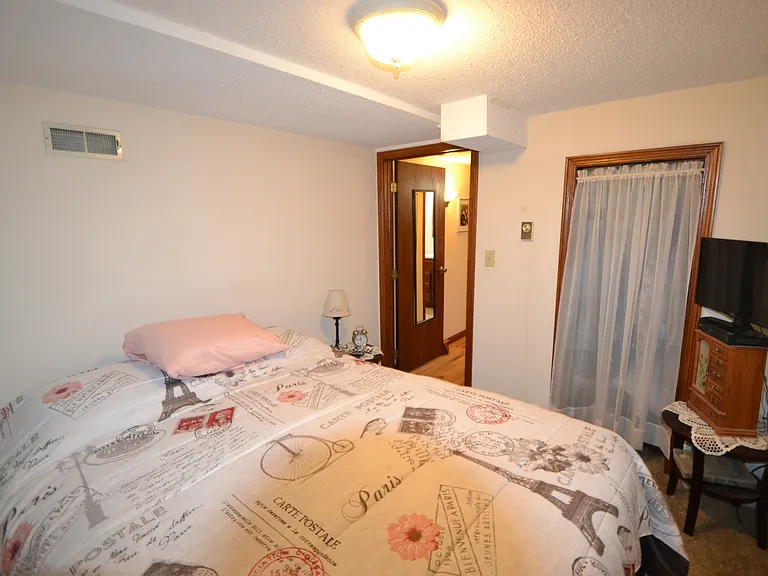 1504 Greeley St S #6 — Photo 11