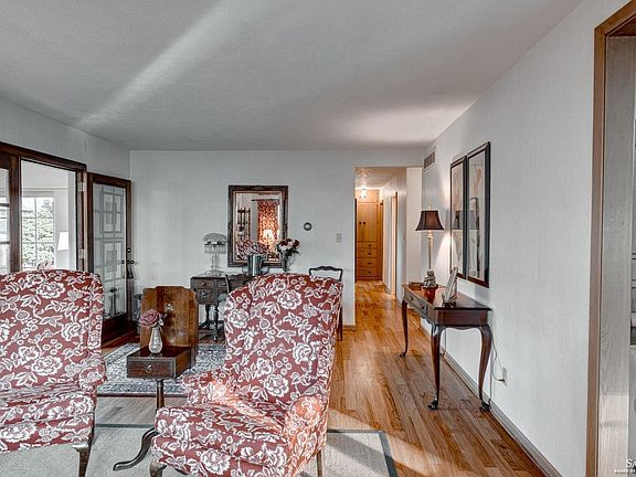 5th image of 455 Claremont Dr