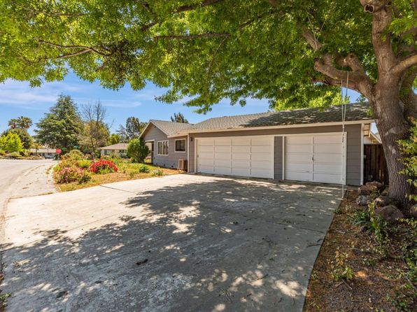 445 Marks Dr, Hollister, CA 95023