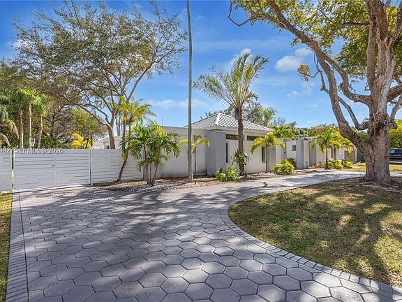 5th image of 18555 SW 83rd Pl