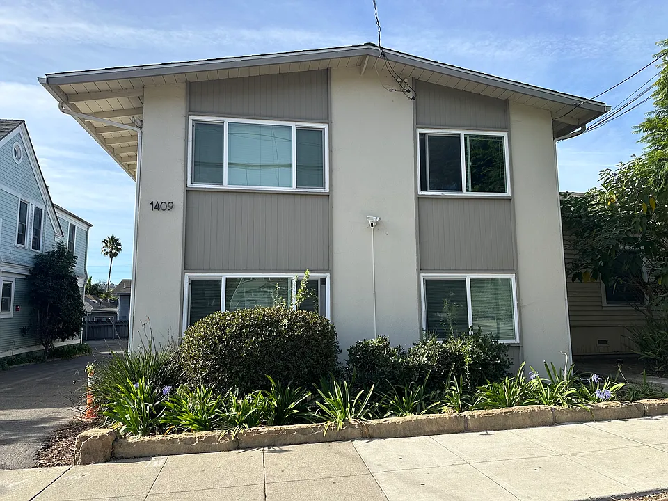 Upstairs end unit