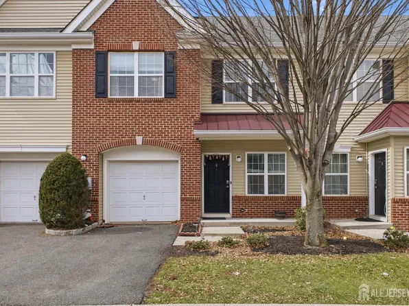 4 Masters Blvd, Piscataway, NJ 08854