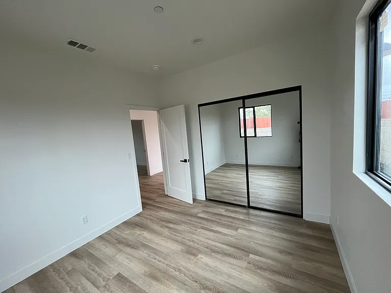 4417 Phelan Ave — Photo 11