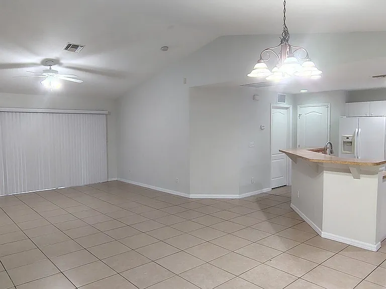 1624 Kismet Pkwy E — Photo 4