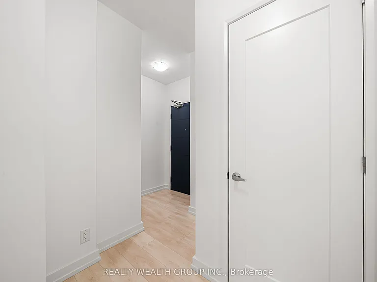 75 James St S #1224 — Photo 13