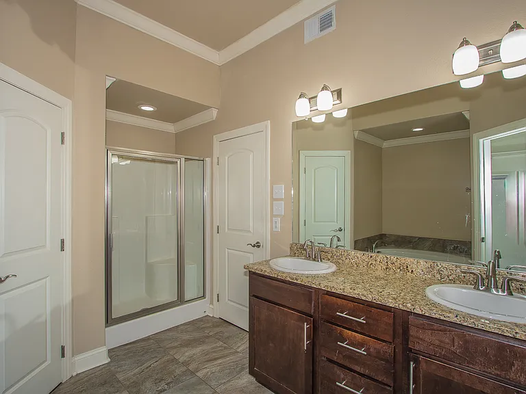 127 Chambery Dr — Photo 15