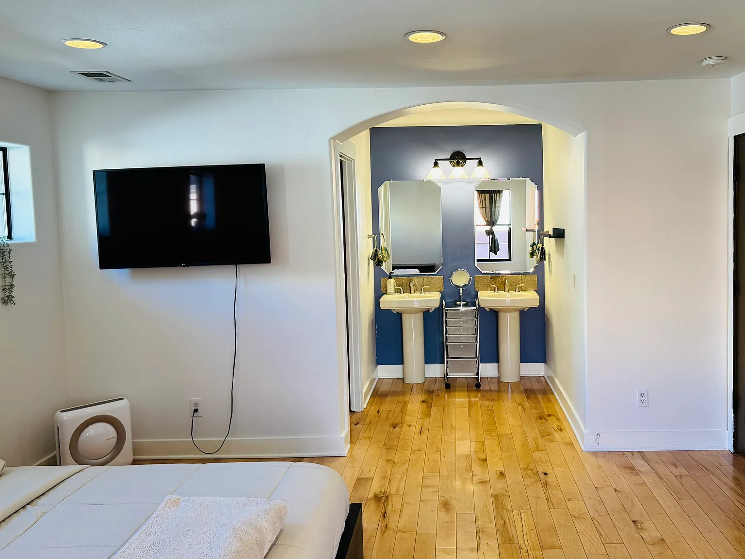 2 bed, $3,000 — Photo 3