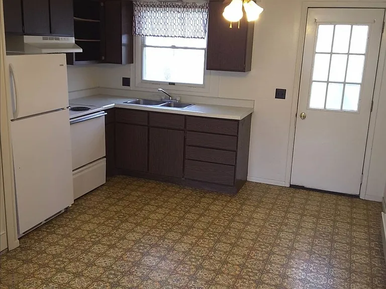 302 E Lincoln St — Photo 2