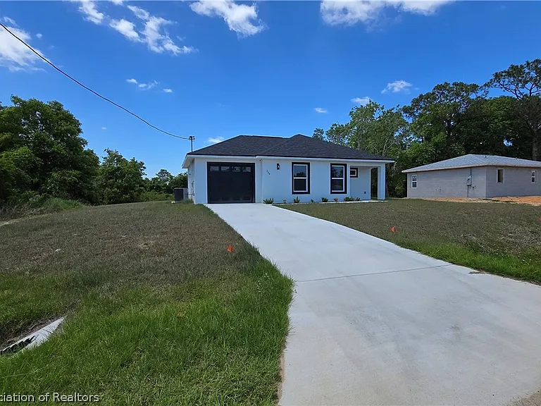 339 E Waterway Ave NW — Photo 1