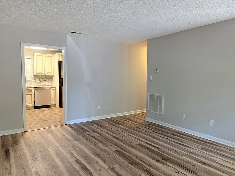 17 Brookwood Ave NE — Photo 4