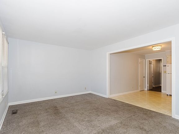 3rd image of 1215 Dogwood Dr #A