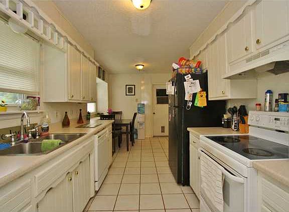 4th image of 1054 S Meadow Ln