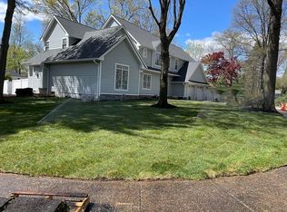9 Todd Ln, Old Tappan, NJ 07675