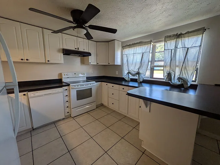 5547 Mallow St — Photo 7