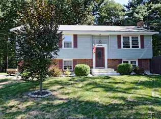 11 Azalea Ct, Clifton Park, NY 12065