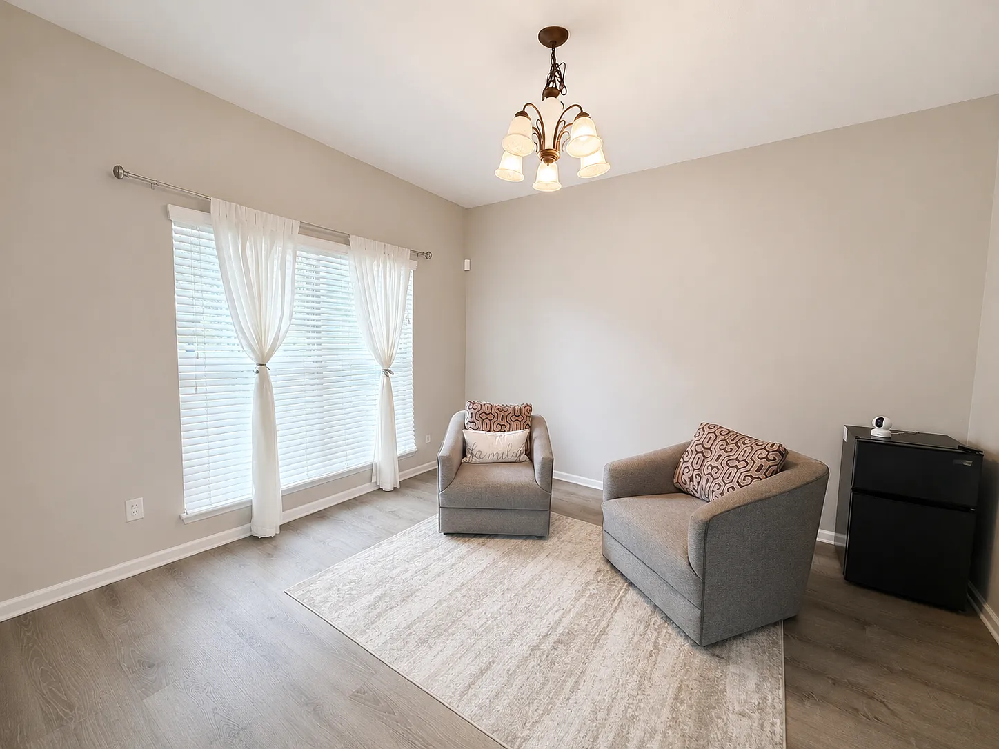 4 bed, 3.0 bath, 2194 sqft, $2,250 — Photo 2