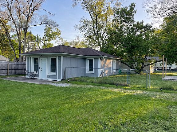4th image of 20403 Beatrice St