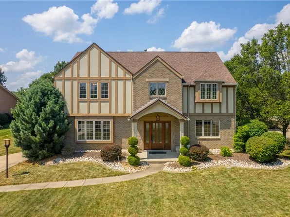 1452 Regency Dr, Clairton, PA 15025