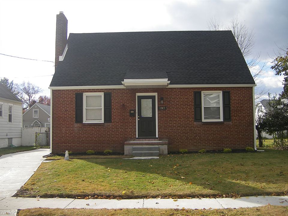 46th St - Exterior 2