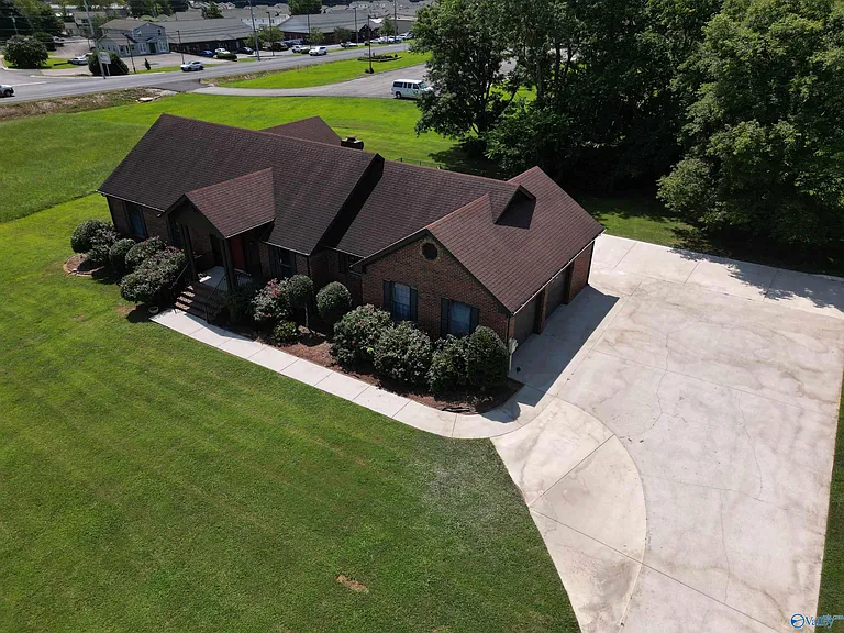 120 Roy Dr — Photo 3