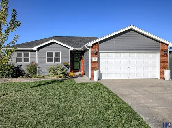 725 Autumn Pkwy, Hickman, NE 68372