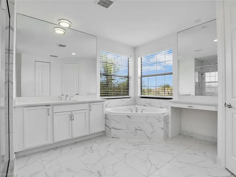 10008 Chesapeake Bay Dr — Photo 32