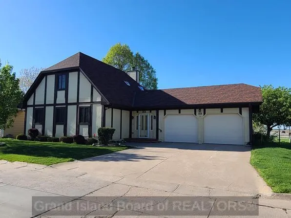 33 Via Trivoli, Grand Island, NE 68803