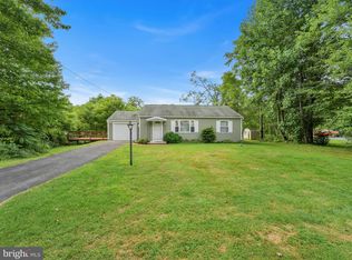 1042 W Woodland Dr, Schuylkill Haven, PA 17972