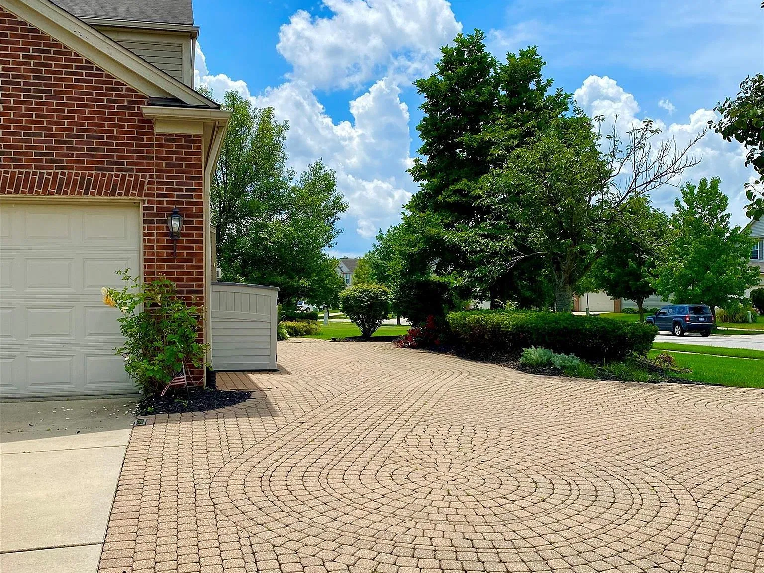 4 bed, 3.5 bath, 2126 sqft, $2,995 — Photo 2