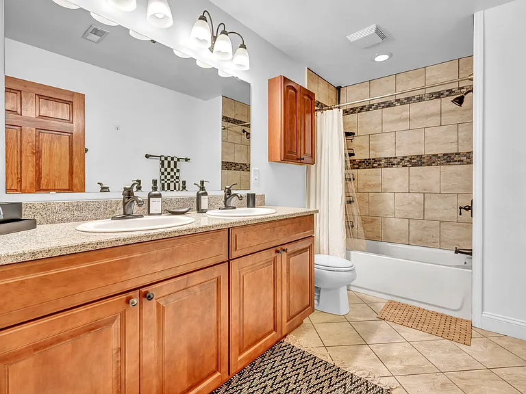 2042 E 4th St #300 — Photo 44