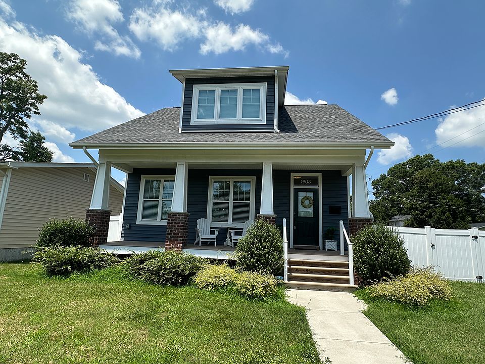 Front with country front porch