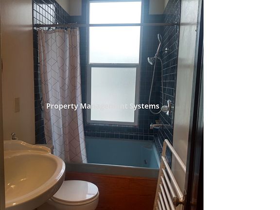 4th image of 2852 Steiner St