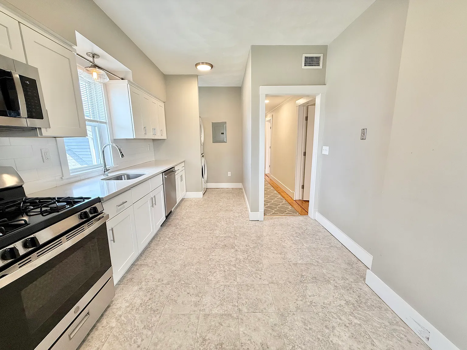 4 bed, 1500 sqft, $3,700 — Photo 2