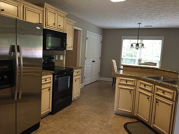 2nd image of 39 Cedarwood Ct